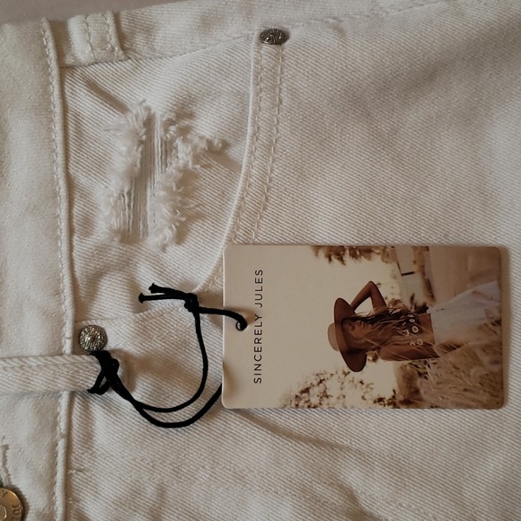 Sincerely Jules NWT size 1 white distressed denim shorts - Picture 2 of 6